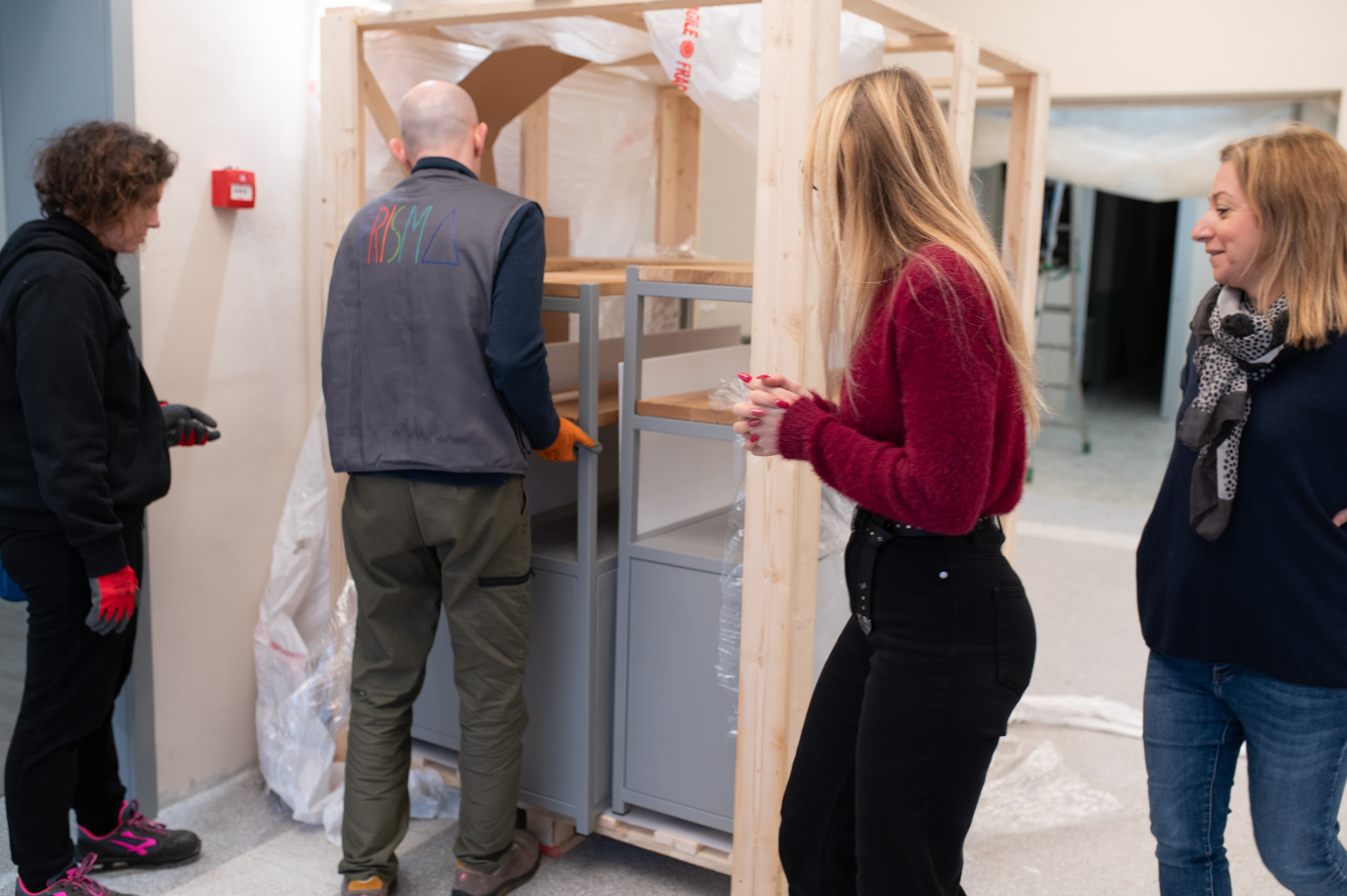 Spazio architettonico luminoso e universale